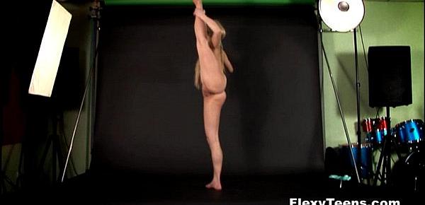  Flexible blondie shows naked gymnastics